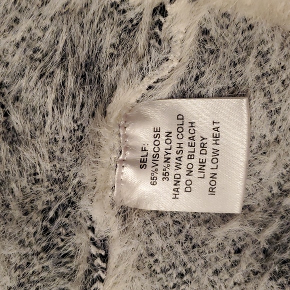 Bluivy Cardigan Sweater Size M/L Leopard Print NWNT - Picture 6 of 7